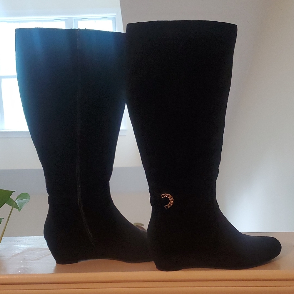 Elegant Black Women's Suede Boots 8.5 W Extended Calf